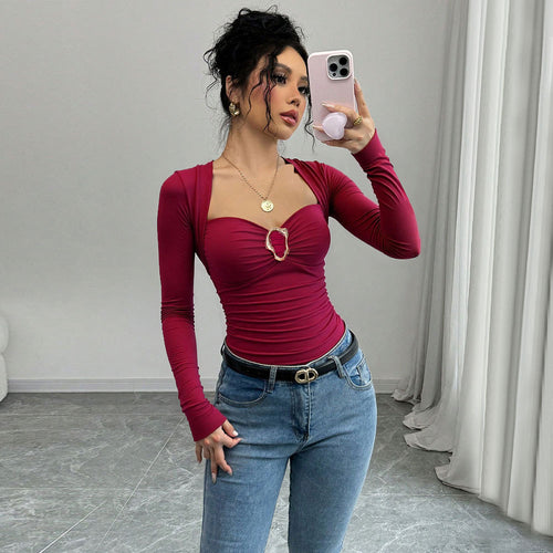 Body ajusté pour femmes avec un élégant décolleté en cœur et des détails drapés Chic & Stil