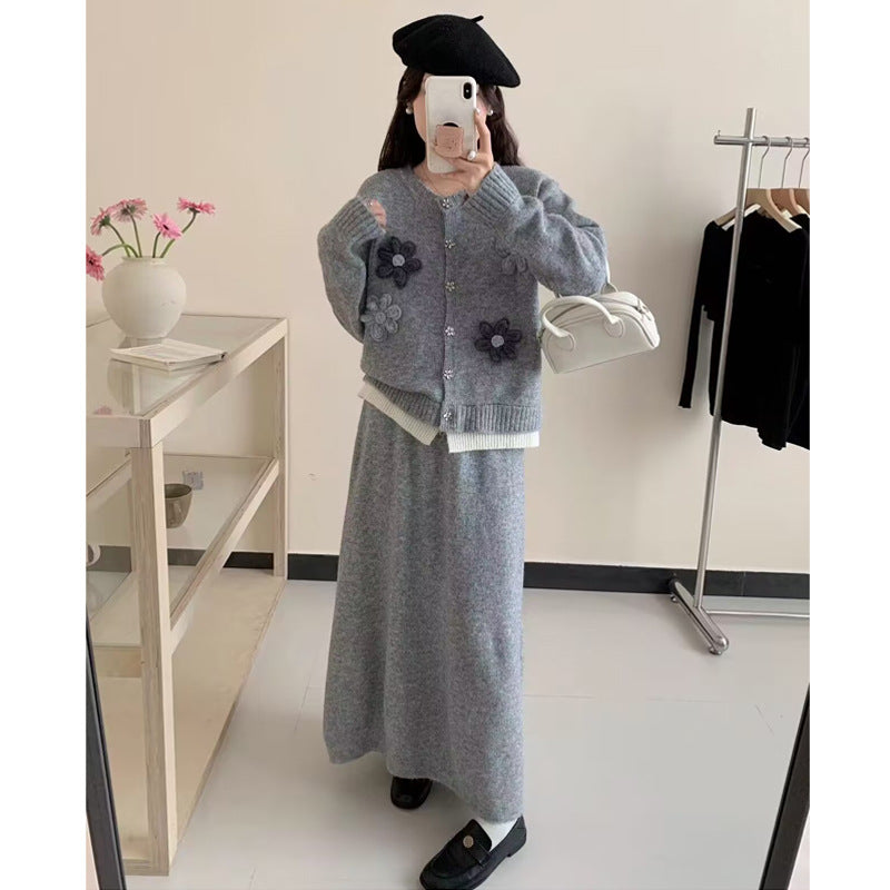 Cardigan pour femmes avec appliqués floraux et fermeture à boutons Chic & Stil