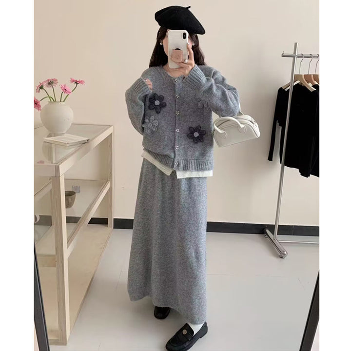 Cardigan pour femmes avec appliqués floraux et fermeture à boutons Chic & Stil