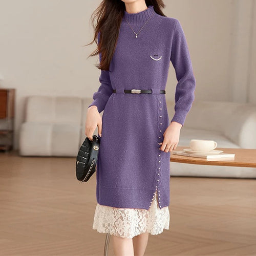Robe tricotée pour femmes avec un ourlet en dentelle élégant et une ceinture ajustable Chic & Stil