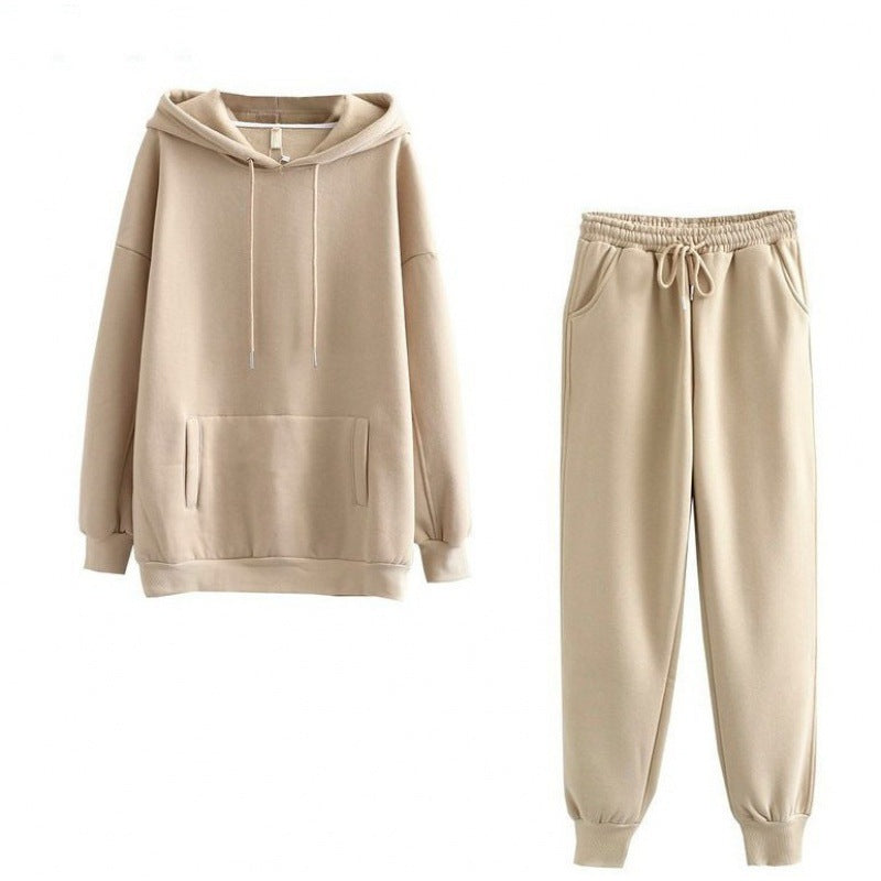 Women's loungewear set with comfortable hoodie and comfortable jogger pants Lune London