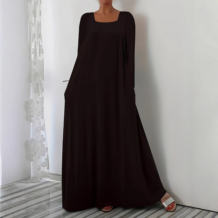 Maxi dress with a loose fit for women with practical pockets Lune London