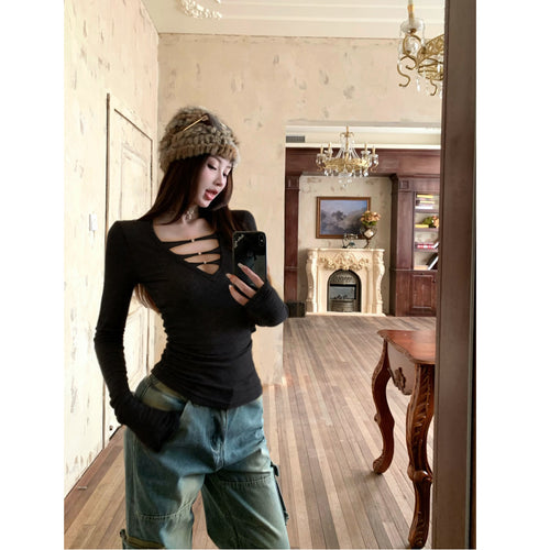Women's long sleeve shirt with trendy cut-out design and figure-friendly silhouette Chic & Stil