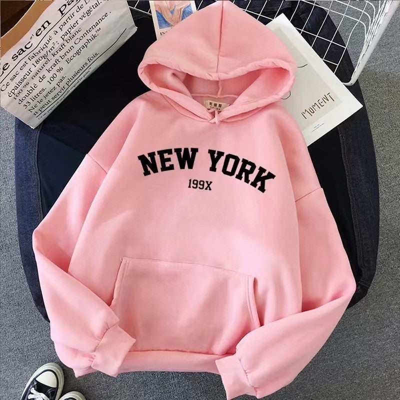 Women's hoodie with sporty New York print Chic & Stil