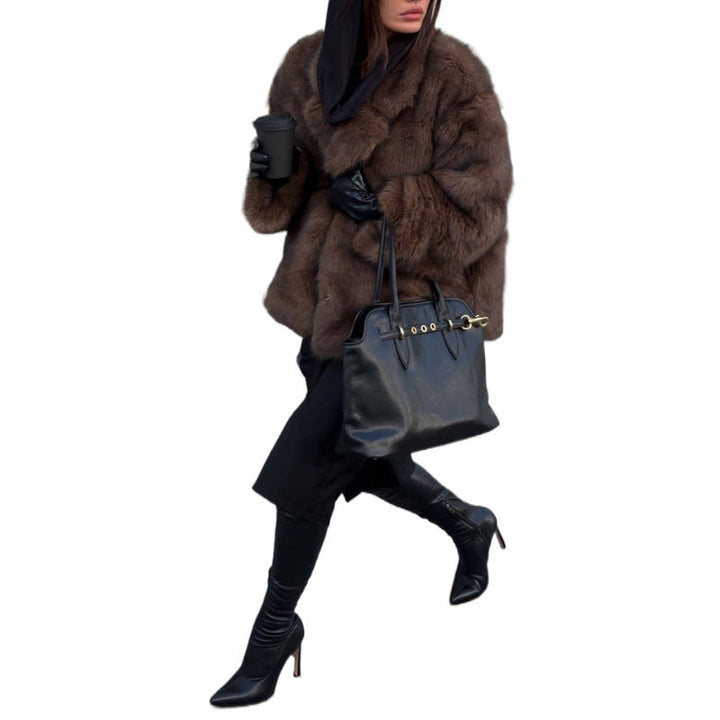 Women's Luxurious Faux Fur Coat with Elegant Cut Chic Und Stil
