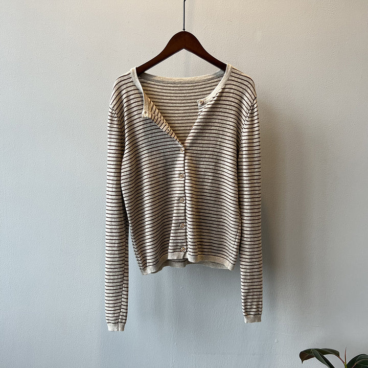 Chemisier à manches longues pour femmes avec motif rayé maritime et patte de boutonnage Chic & Stil
