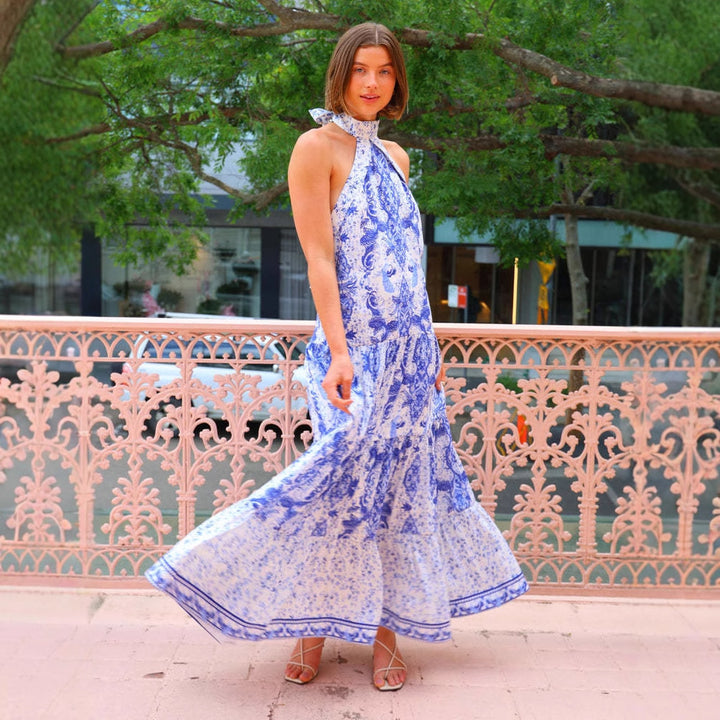 Maxi dress with backless design for women in playful paisley pattern Chic & Stil