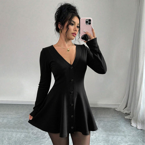 Robe tricotée midi pour femmes avec un décolleté en V profond et une patte de boutonnage Chic & Stil