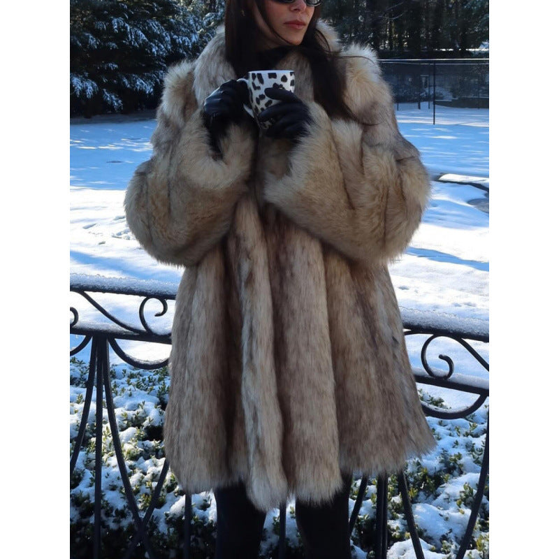 Luxurious faux fur coat for women with wide lapels and side pockets Lune London