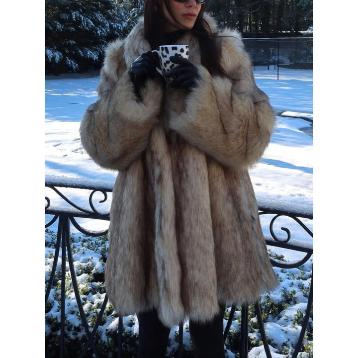 Luxurious faux fur coat for women with wide lapels and side pockets Lune London