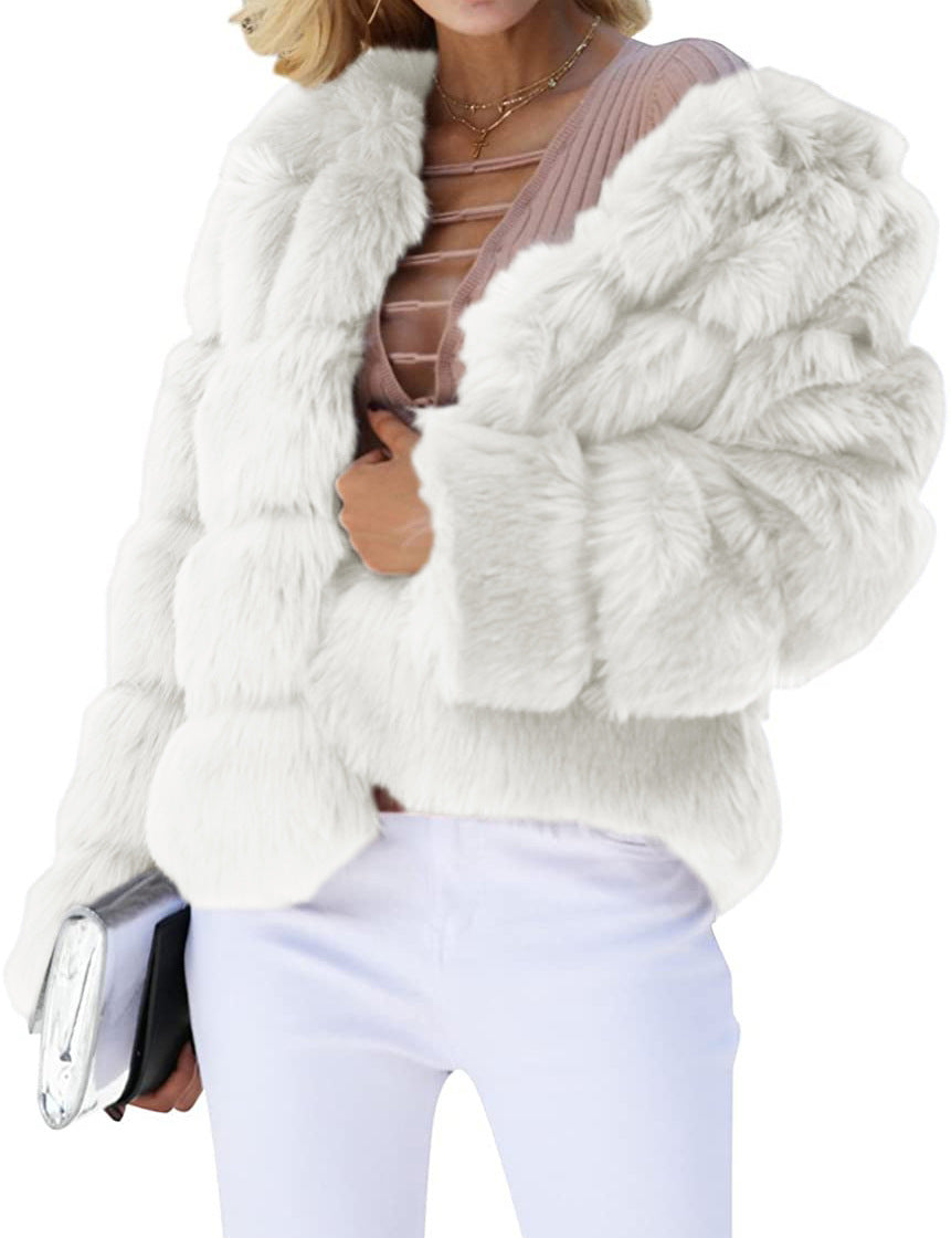 Ladies trendy faux fur jacket with voluminous sleeves and a luxurious cut Lune London