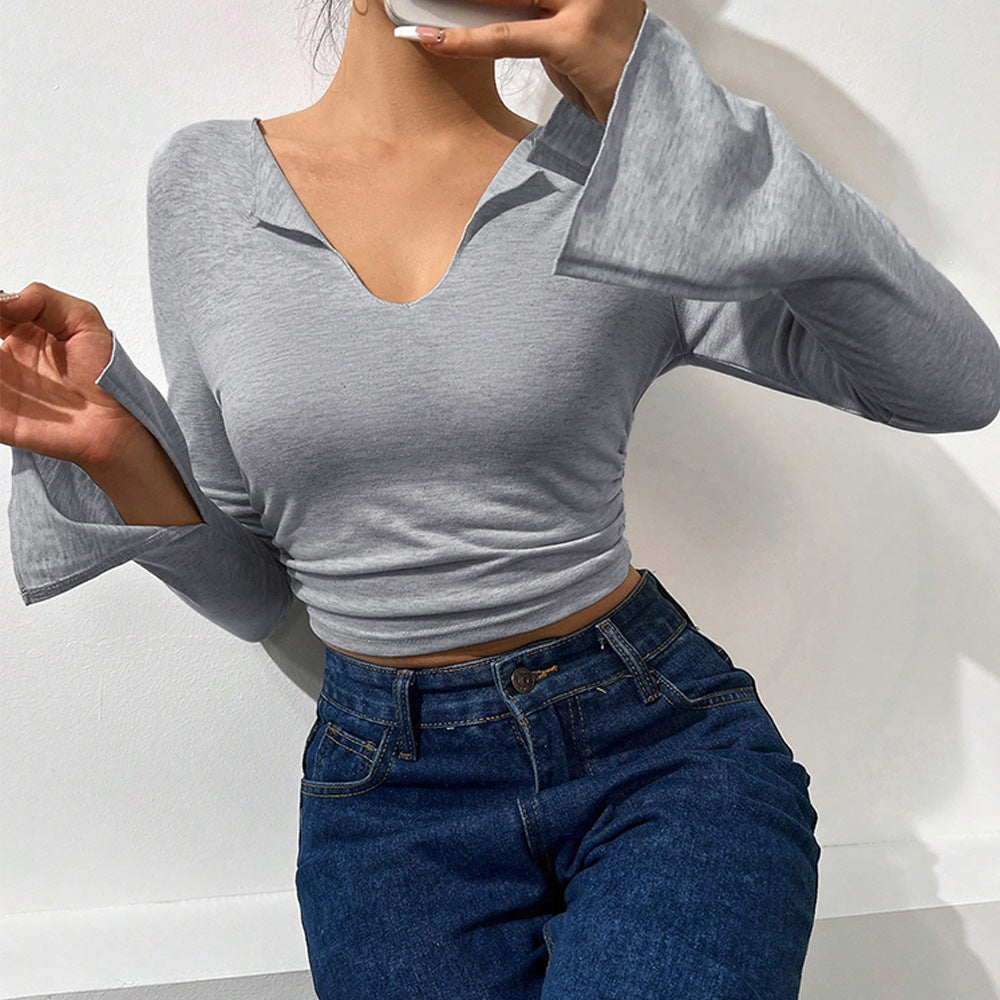 Chemise à manches longues cropped pour femmes avec des manches évasées à la mode et un élégant col en V Chic & Stil