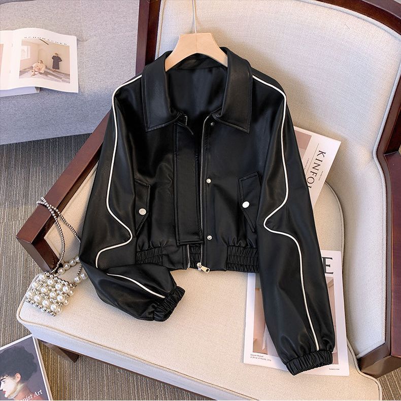 Veste courte à la mode pour femmes en simili cuir avec des coutures contrastées Chic & Stil