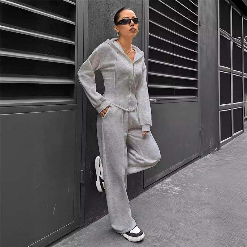 Ensemble hoodie ajusté pour dames avec des détails subtils de fermeture éclair Chic & Stil