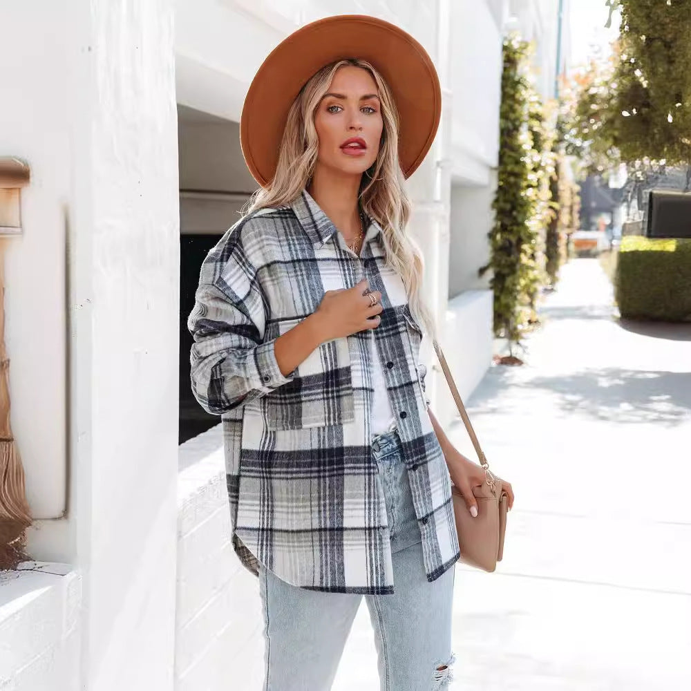 Checked button blouse for women with practical pockets Chic & Stil
