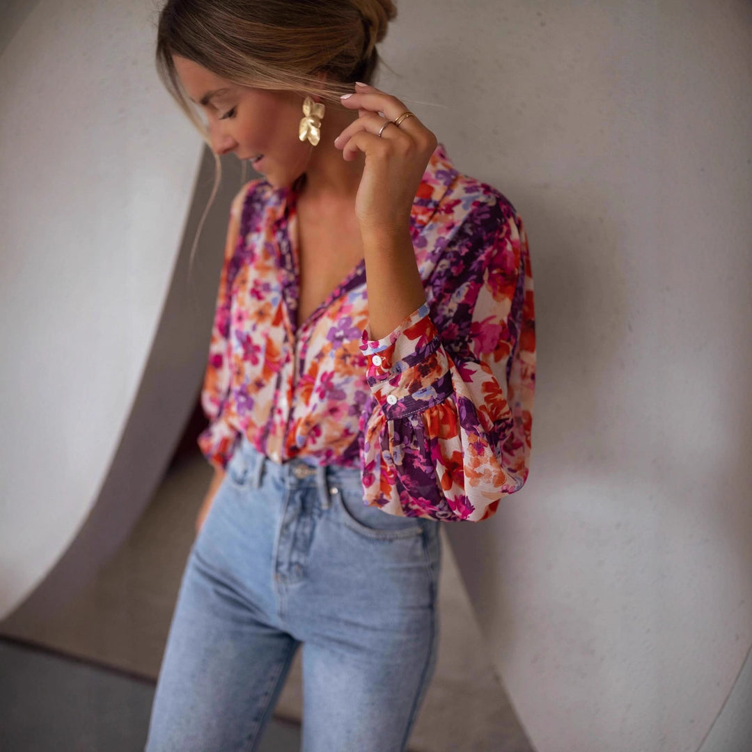 Women's blouse with floral patterns and elegant flutter sleeves Lune London