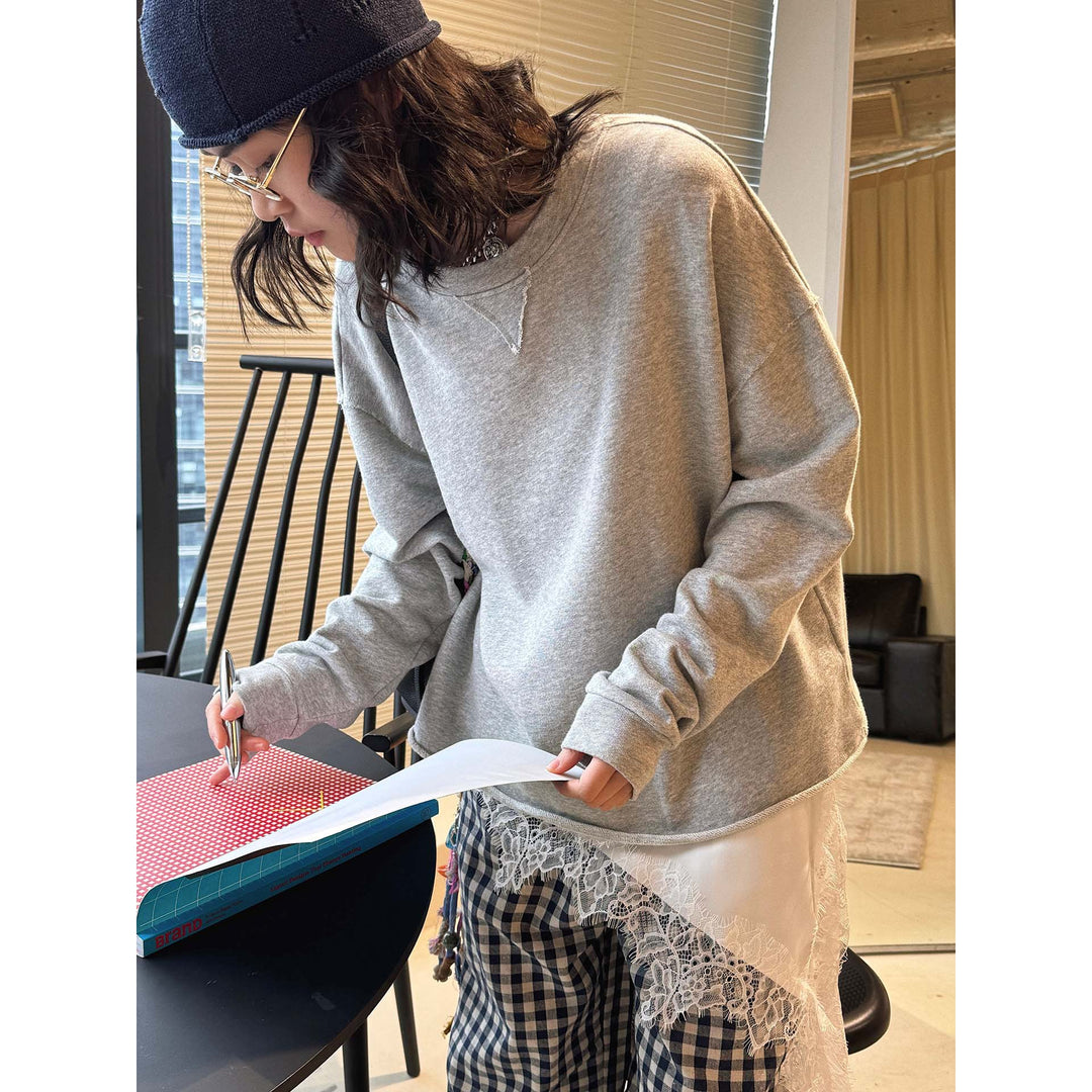 Women's oversized sweatshirt made of soft sweat fabric with raw edge and V decorative seam Amarae