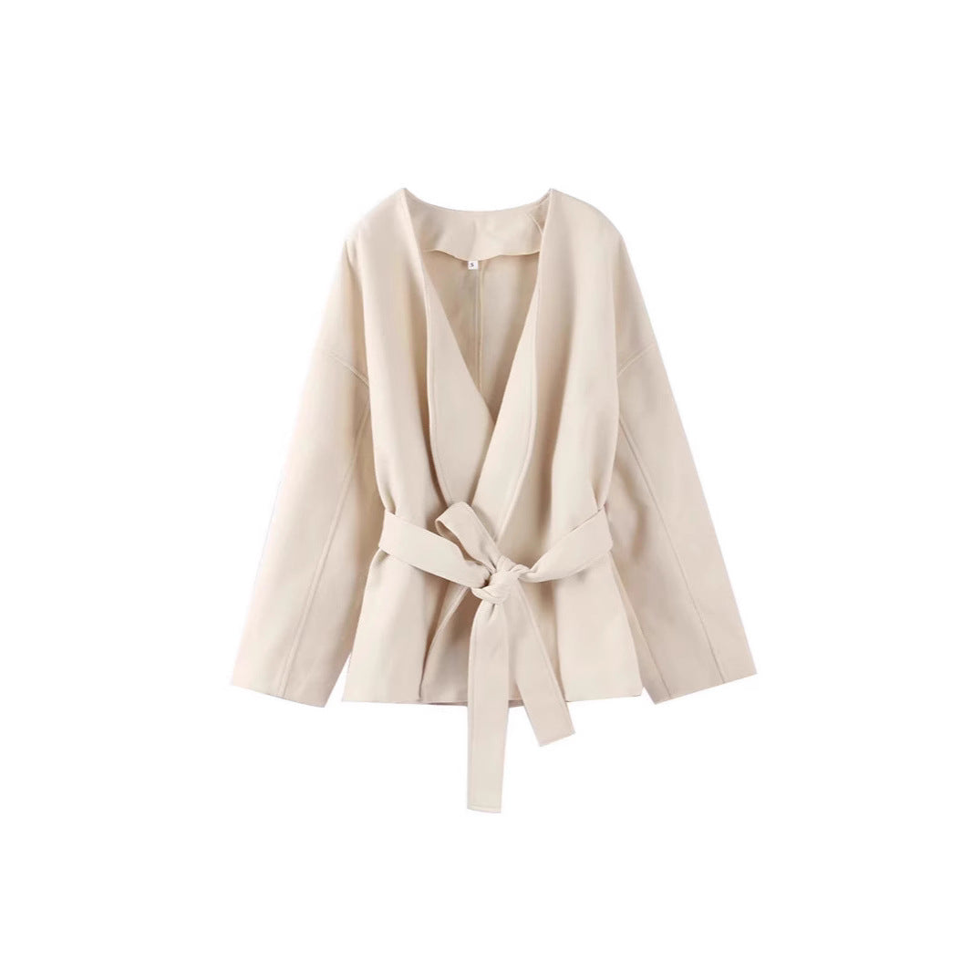 Fashion jacket for women with a belted waist and loose fit Lune London