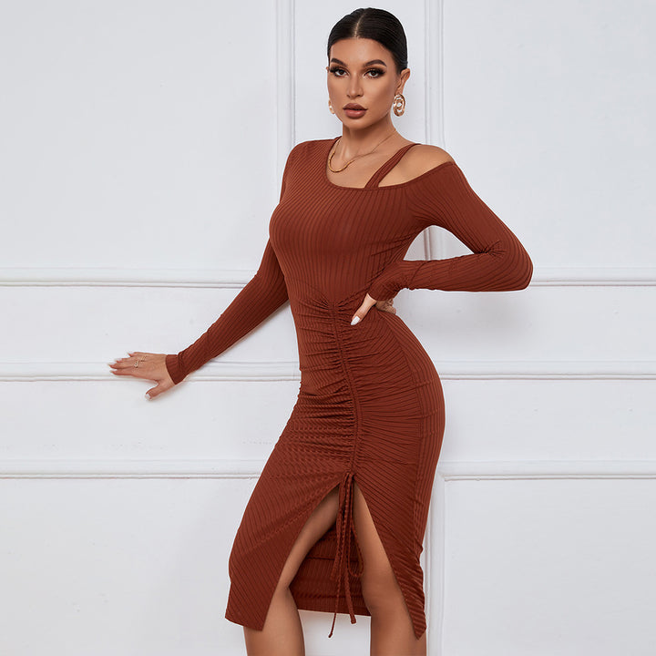 Robe ajustée en rib pour femme avec encolure asymétrique et fronces sophistiquées Chic & Stil