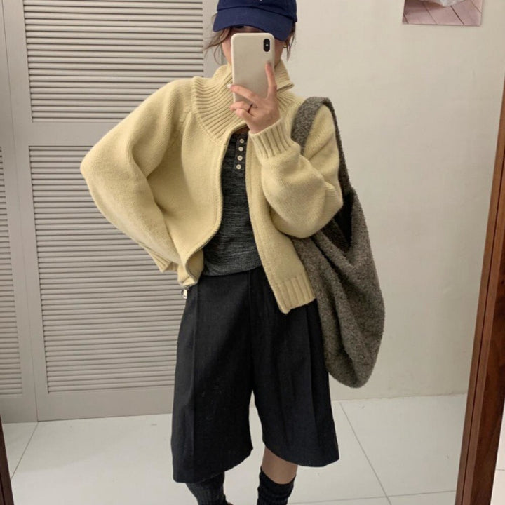 Cardigan pour femmes en tricot épais avec col montant et fermeture éclair pratique Chic & Stil