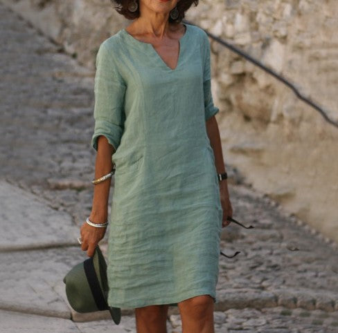 Linen dress for women with a relaxed fit and elegant V-neck Lune London
