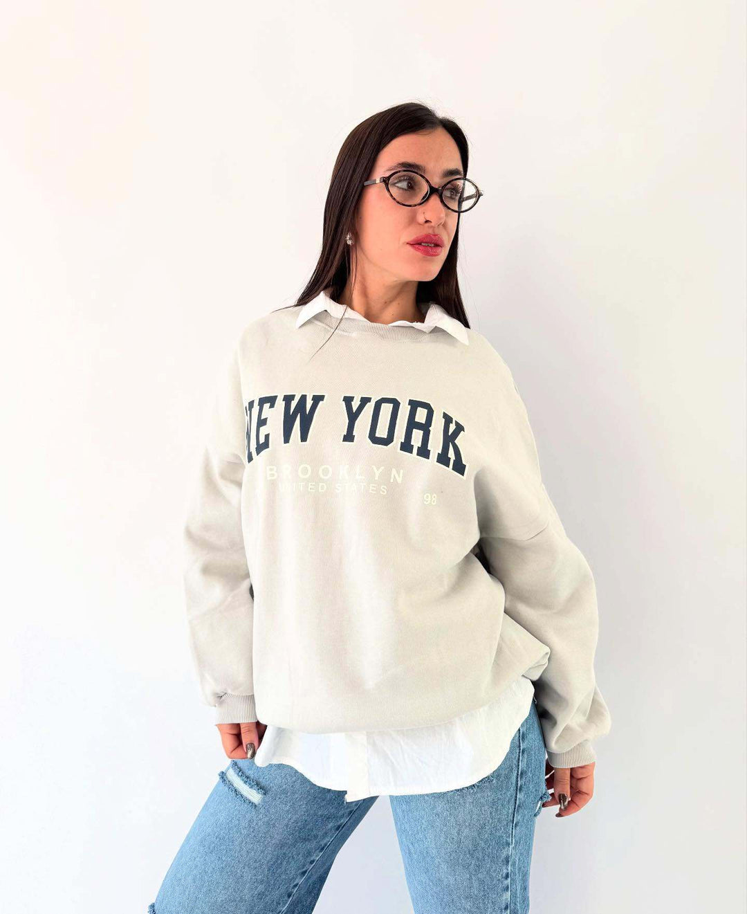 Women casual sweatshirt with creative New York print and oversized fit Lune London