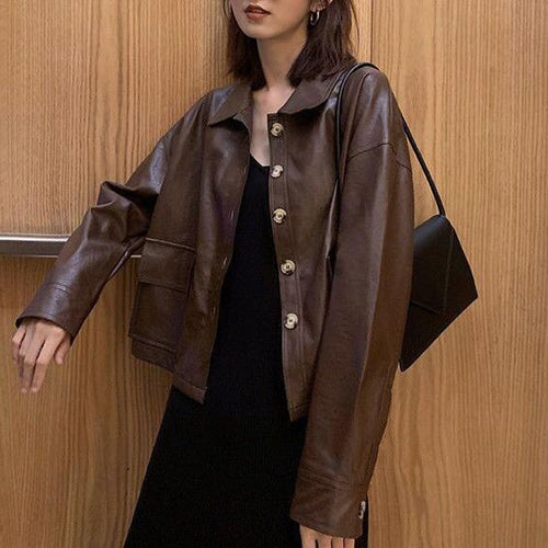 Veste en cuir courte pour femmes avec des détails de boutons décoratifs Chic & Stil