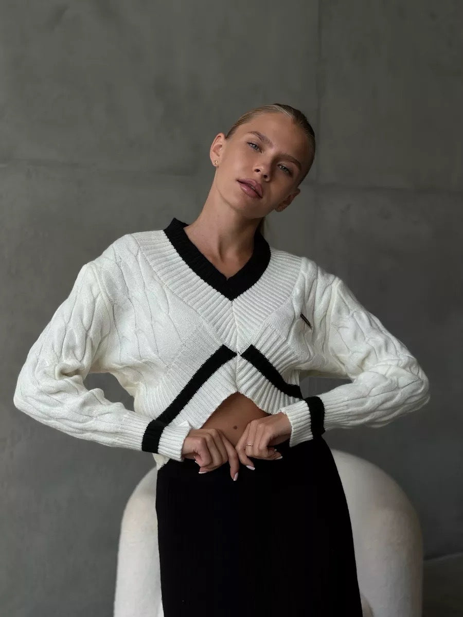 Short knitted sweater for women with V-neck and contrasting stripes Lune London