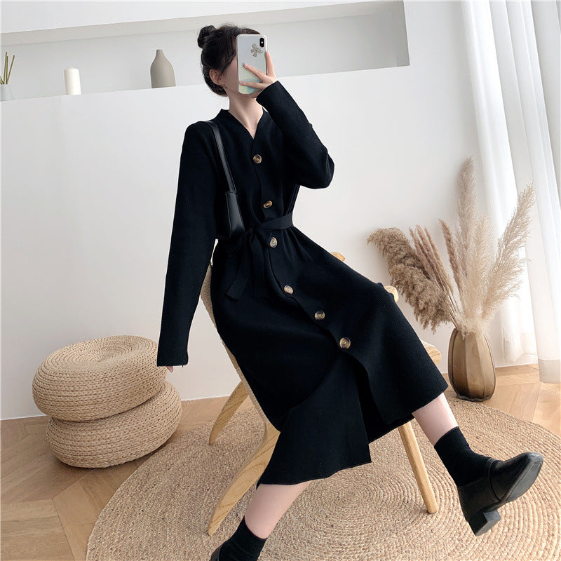 Robe tricotée longueur genou pour femmes avec boutons et ceinture Chic & Stil