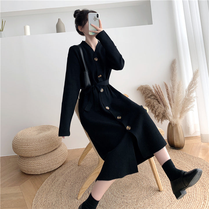 Robe tricotée longueur genou pour femmes avec boutons et ceinture Chic & Stil