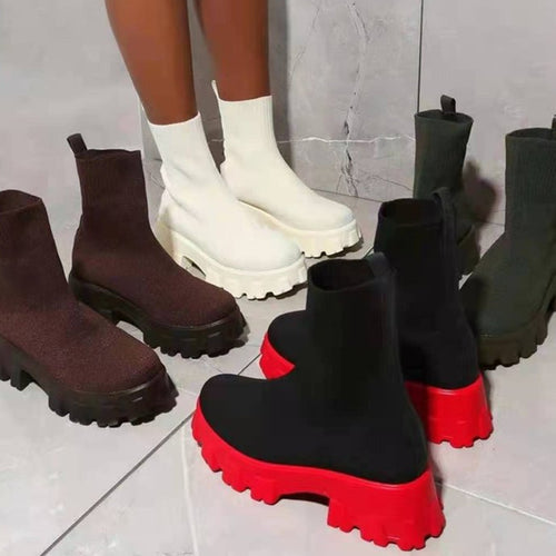 Trendy women's boots with high shaft and sturdy platform Amarae