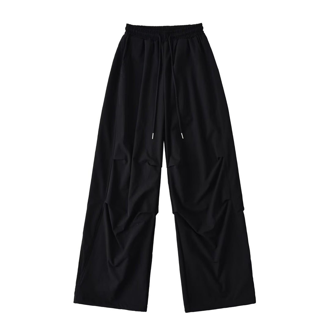 Loose casual pants for women with elastic waist and practical side pockets Lune London