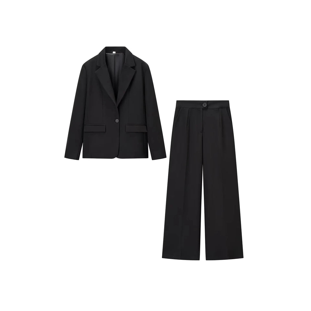 Ladies elegant suit set with fitted blazer and wide trousers Lune London