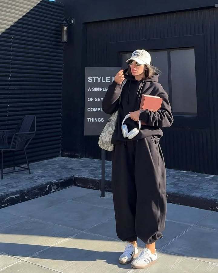 Women's Relaxed Oversized Jogging Suit Amarae