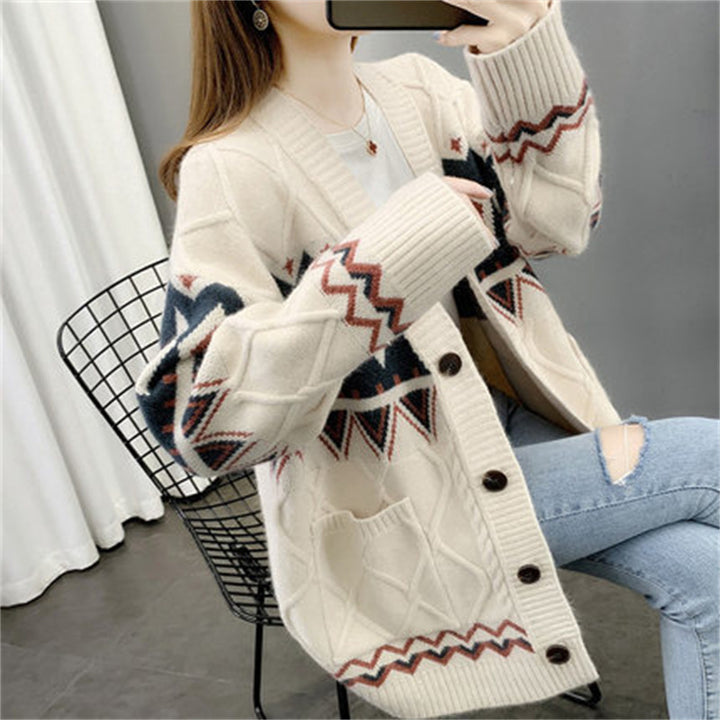 Thick knit cardigan for women with a modern pattern and practical pockets Lune London