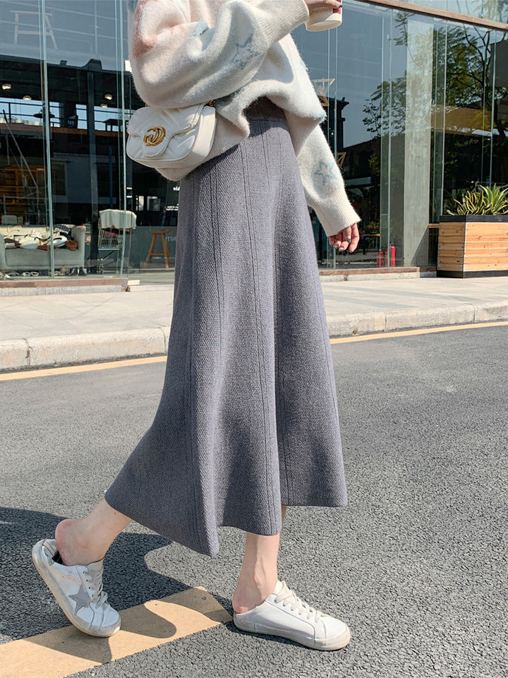 Long knit skirt for ladies, flared with a fine texture Lune London