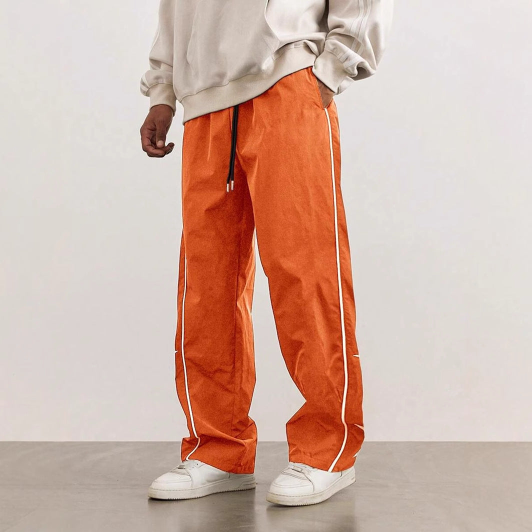 Comfortable leisure pants for men with contrasting stripes on the sides Lune London