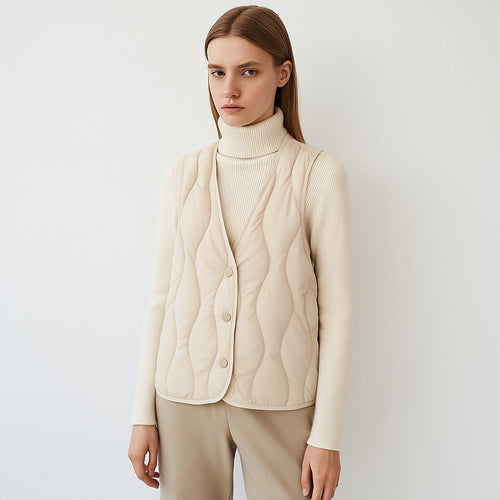 Quilted jacket for women with practical pockets and modern cut Amarae