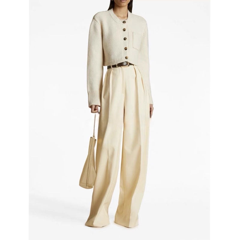 Cardigan court en tricot pour femmes avec des boutons Chic & Stil