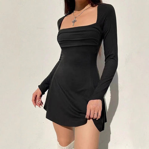 Robe mini femme avec décolleté carré élégant et coupe ajustée Chic & Stil