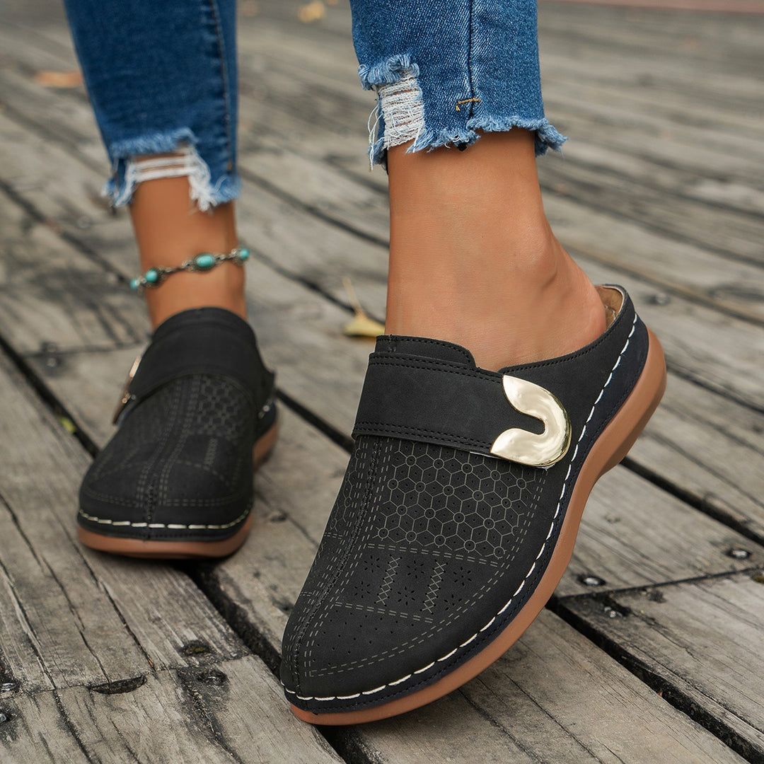 Women Breathable Clogs with trendy perforations and an adjustable strap Lune London