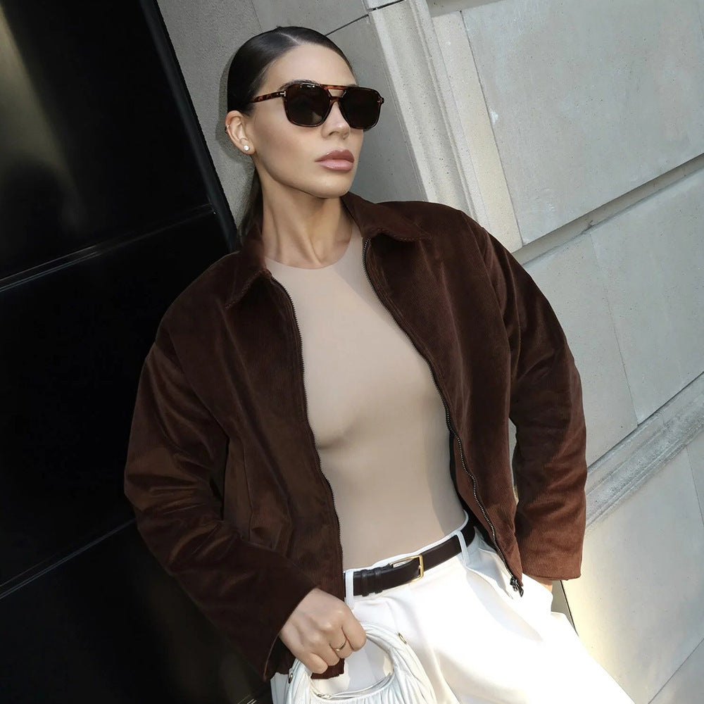 Trendy corduroy jacket for women with a relaxed fit and straight collar Lune London