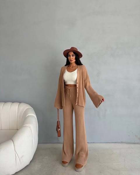 Women's knit loungewear set with a modern fit and comfortable V-neck Lune London
