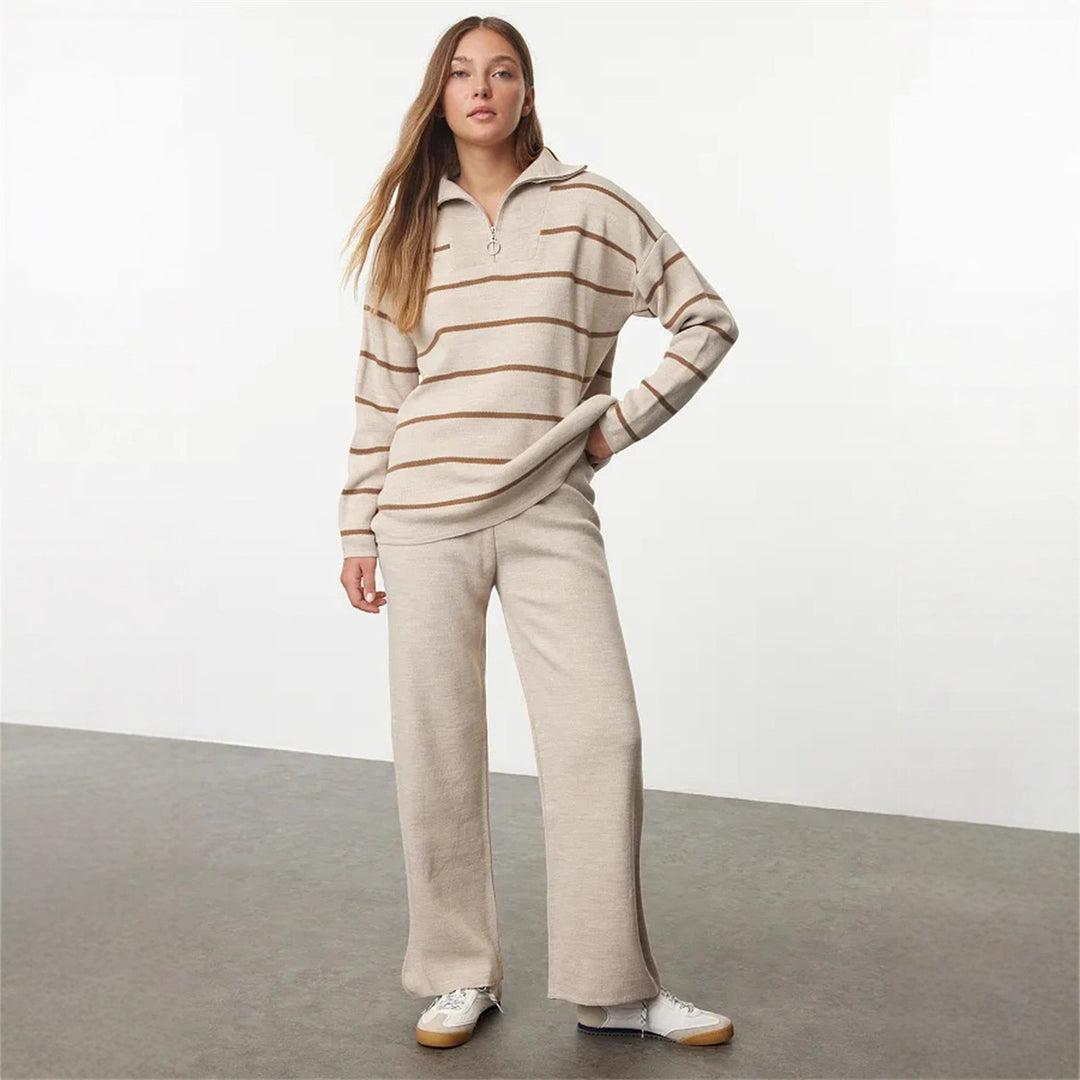 Casual knitted sweater for women with half-zip and oversized fit Lune London