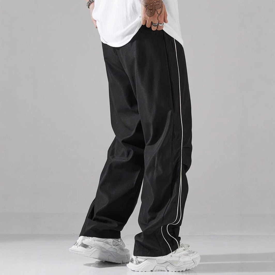 Casual sports pants for men with elastic waistband and side seams Lune London