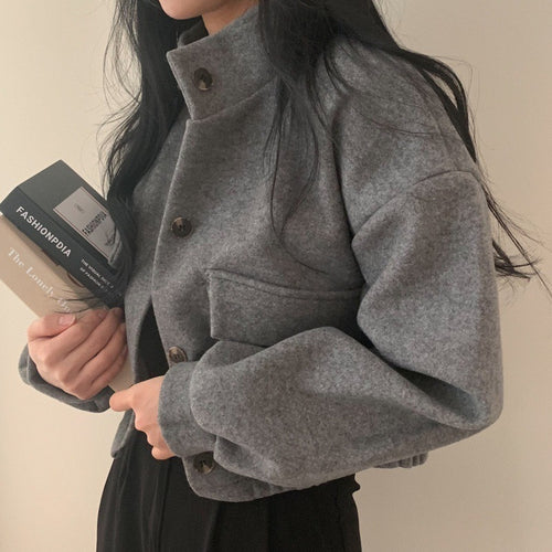 Women's jacket made of high-quality wool blend with casual pockets and oversized cut