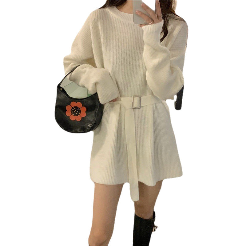 Robe tricotée pour femmes avec ceinture à la taille et fine structure en côtes Chic & Stil