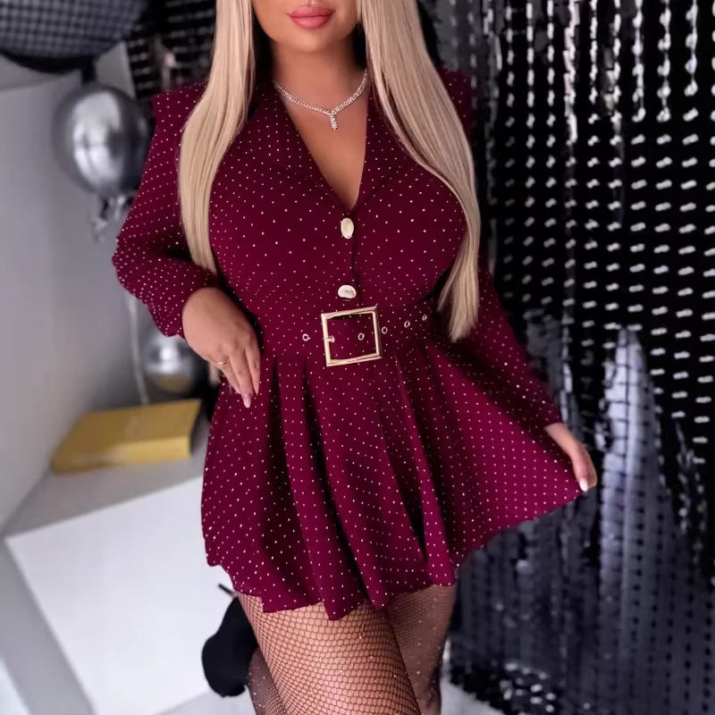 Robe chemise élégante pour femme avec détail de ceinture et motif à pois Chic & Stil