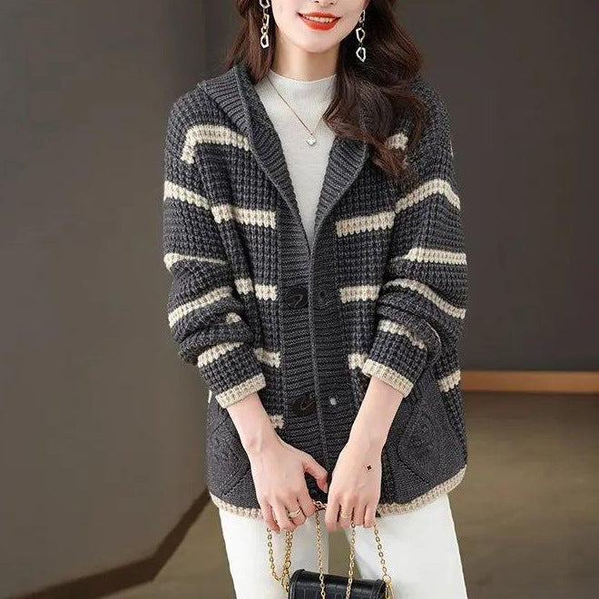 Cardigan pour femmes avec capuche et motif à carreaux décoratif Chic & Stil
