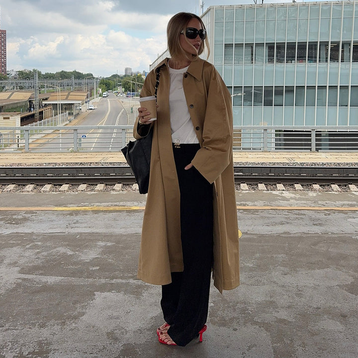 Ladies oversized fashionable trench coat with wide collar and buttonhole Lune London
